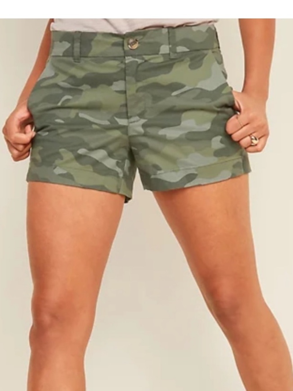 OLD NAVY MID RISE EVERY DAY CAMO SHORT